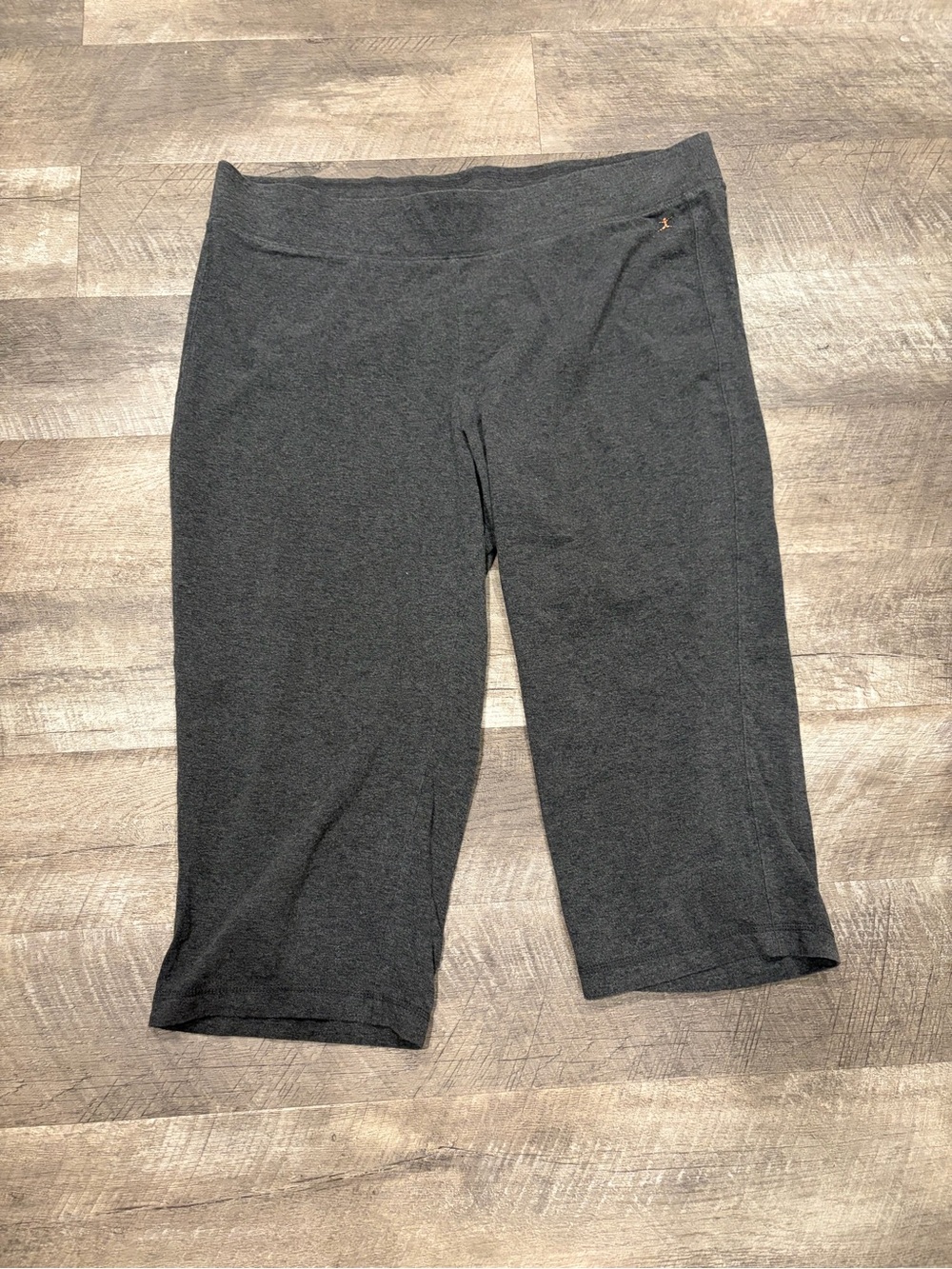 Women’s Charcoal Gray Active Capri Leggings
